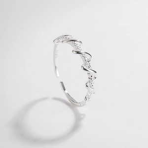 Minimalistischer S925 Sterlingsilber Ring mit gedrehter Rankentextur in Silber