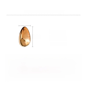Macro detail of irregular oval rose gold brooch showing 13.2g weight and metal texture