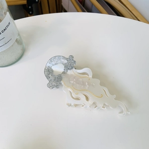 Sweet jellyfish shaped acetate hair claw clip with mother of pearl finish and gold lines