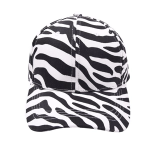 Cappellino da baseball classico con stampa zebrata bianca e nera e visiera ricurva