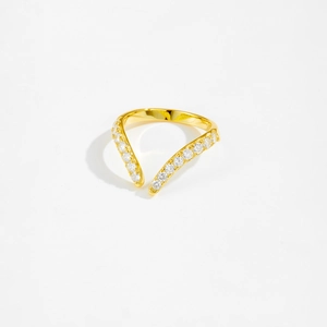Detail of V-shaped S925 sterling silver ring with small inlaid clear zircon stones