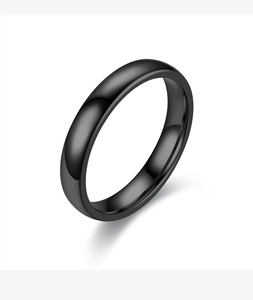 Detail showing the 4mm black mirror-polished stainless steel band with smooth finish