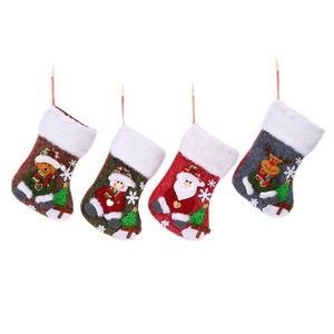 Lot de quatre chaussettes de Noël en lin avec motifs 3D Père Noël, Bonhomme et Renne