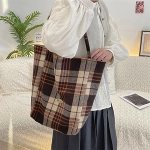 Detail of vintage wool plaid tote bag with Sezakka metal logo and large capacity