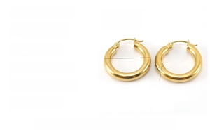 Vista detallada de aros huecos de acero inoxidable bañados en oro de 18K de 23mm con medidas