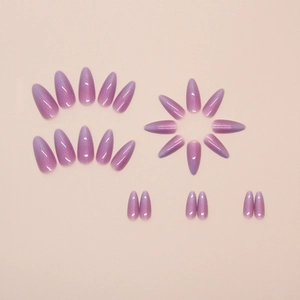 Faux ongles amande œil de chat lavande élégants avec effet scintillant magnétique