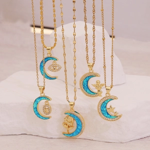 Colliers dorés lune avec pendentifs en opale bleue et breloques œil, cœur et étoile