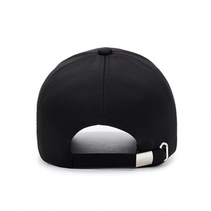Casquette de baseball en coton noir vue arrière avec boucle métallique réglable