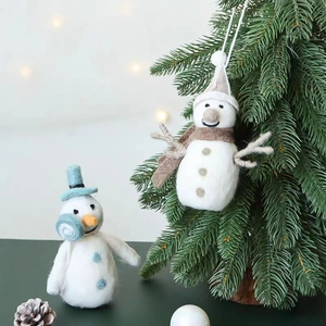 Décorations de bonhomme de neige en feutre de laine bleu et gris pour le sapin de Noël
