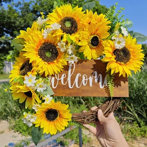 Couronne de bienvenue aux tournesols avec fleurs jaunes et feuilles pour décoration