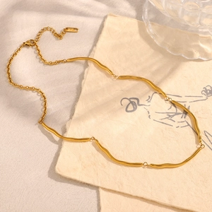 Minimalist 18K gold plated stainless steel necklace with irregular wave bar links