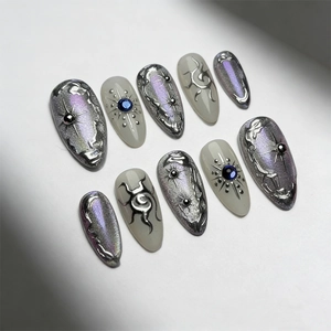 Aurora Short Almond Press On Nails Liquid Metal Silver Cat Eye Dark Style Rhinestone Fake Nails For Women Daily Decor