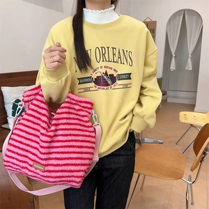 Retro pink and red striped plush crossbody bag with large capacity for autumn and winter
