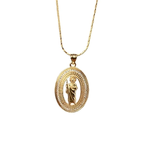 Collier en acier doré avec portrait de saint et pendentif ovale serti de zircon