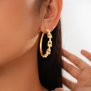 Close-up of a 18K gold plated U-shaped earring with chain style zircon detailing on model