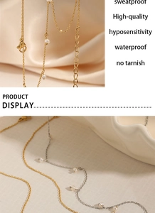 Dettaglio della collana con nappine di perle impermeabile con catena elegante e texture