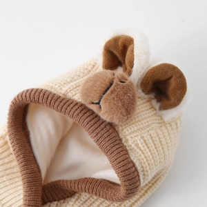 Cappuccio lavorato a maglia beige per bambini con fodera in pile e orecchie di animali