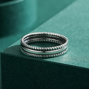 Retro S925 sterling silver ring with twisted rope texture and polished glossy finish
