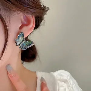 Boucles d'oreilles papillon dégradé bleu-vert avec résine et cristal étincelant