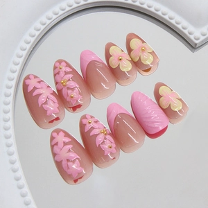 Rosafarbene Nägel mit 3D-Blumendesign und elegantem Mandel-Stil zum Aufkleben