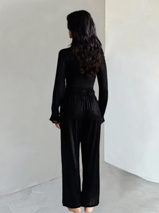 Ensemble chic noir pour femme avec haut court à manches longues et pantalon large