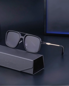 Detail of black square sunglasses with double bridge and carbon fiber textured case