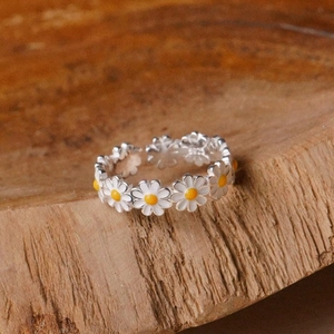 Detailed macro shot of S925 sterling silver daisy ring with yellow enamel core