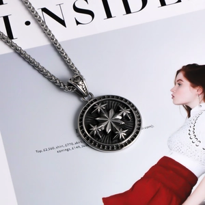 Retro stainless steel necklace with embossed octagonal star pendant and heavy chain