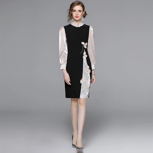 Elegante abito Qipao bianco e nero con maniche trasparenti e ricamo floreale 3D