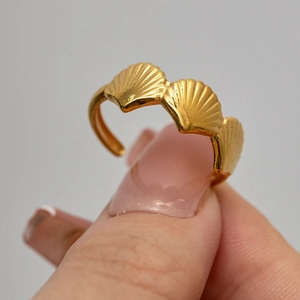 Minimalist 18k gold plated stainless steel open ring with textured shell motif