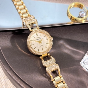 Montre à quartz dorée de luxe pour femme avec strass étincelants et bracelet en métal doré