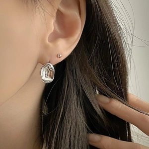 Minimalist 925 sterling silver irregular liquid metal earrings worn by a model