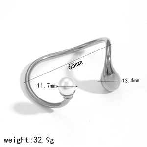 Detailed view of silver cuff bracelet with a 11.7mm pearl and 13.4mm teardrop metal end