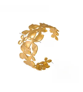Macro detail of gold flower cuff bracelet with dimensions, material and weight data