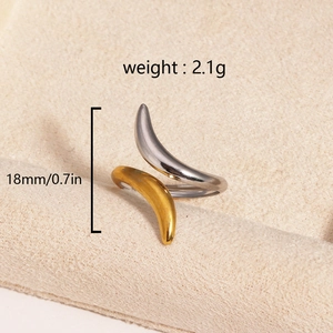 Macro shot of two-tone gold and silver leaf ring showing size 18mm and 2.1g weight