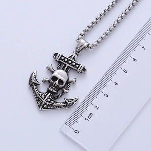 Detailed measurement of pirate skull and anchor pendant showing 4.5cm height