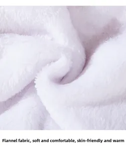 Détail macro de la texture épaisse du tissu en flanelle blanche pour animaux