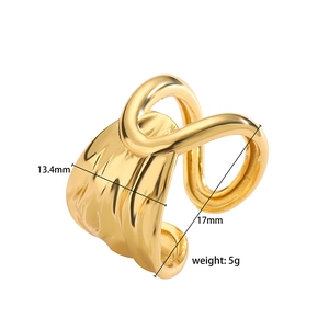 Detail view of gold abstract fluid line ring with 13.4mm width and 17mm inner diameter