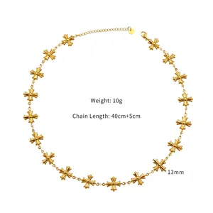 Detail of cross-shaped link necklace with lobster clasp, 10g weight, 45cm adjustable length
