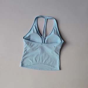 Soutien-gorge de sport bleu clair avec bretelles croisées et coussinets pour le yoga