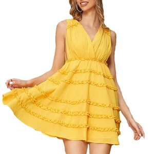Mini-robe d'été sexy à décolleté en V profond avec ourlets à volants étagés en jaune