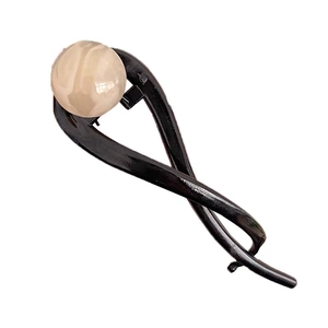 Elegant twisted figure-eight hair claw in black alloy with a single white pearl accent