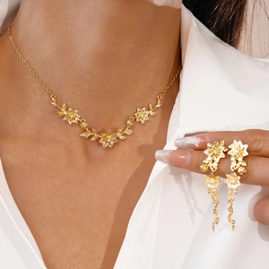 Collier Et Boucles D'oreilles Élégants En Forme De Fleur Et De Feuille Alliage Strass Avec Tige En Argent Pour Femmes