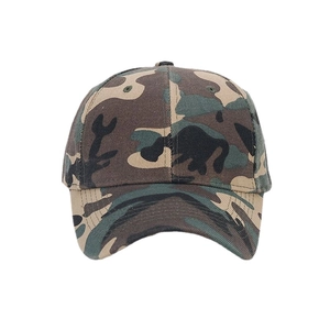 Klassische Baseballkappe im Dschungel-Camouflage mit sechs Segmenten und Schirm
