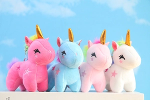 Portachiavi unicorno in peluche in quattro colori con corna dorate e criniere arcobaleno