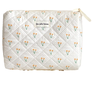 Trousse à maquillage matelassée à motif cerise blanche avec étiquette Jolly House
