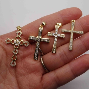 Pendentifs croix boussole plaqués or 14K avec zircons micro-pavés pour colliers