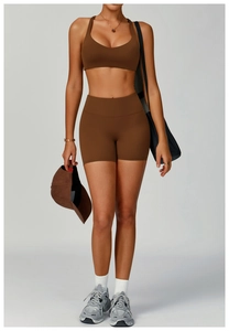Kaffeebraune nahtlose Yoga-Shorts mit hoher Taille aus mattem, recyceltem Kompressionsstoff