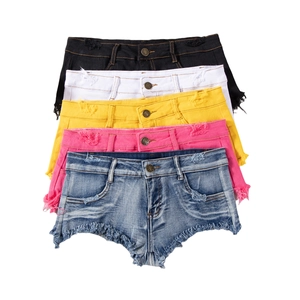 Pantaloncini denim impilati in cinque colori con fori usurati e orlo sfilacciato