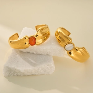 Chic 18k gold plated stainless steel open bangle with agate gemstones on stones